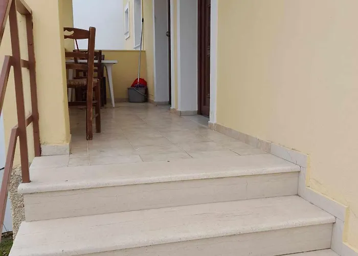 Nikki\'S Studios & Apartments